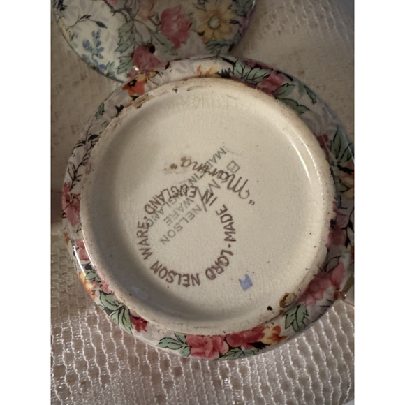 Triple Tier Vintage Teapot - Picture 4 of 8